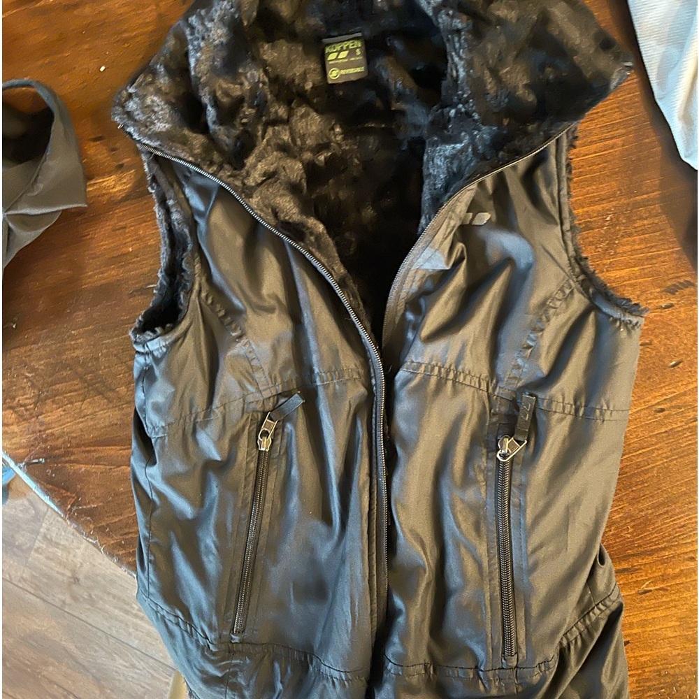 Koppen fur vest / reversible small , fits like xsmall